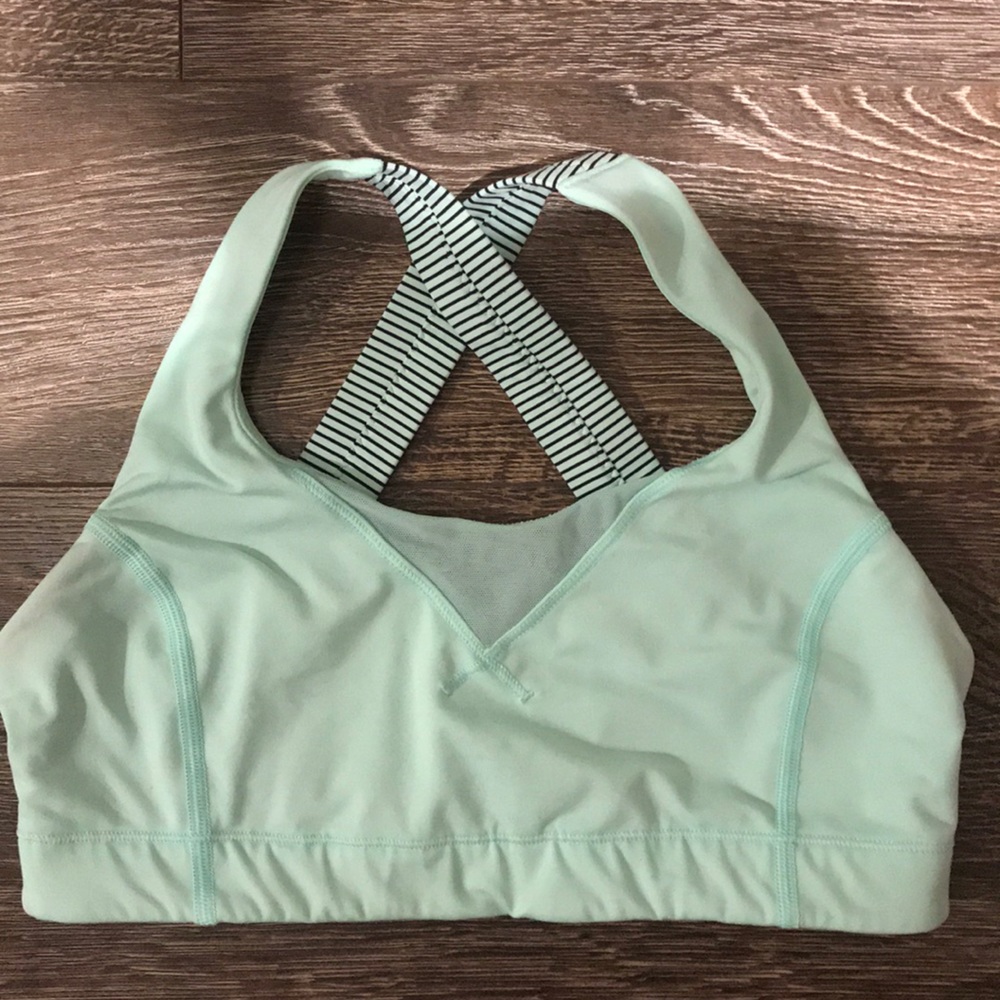 Lululemon: mint green In a Flash bra (Size 8)